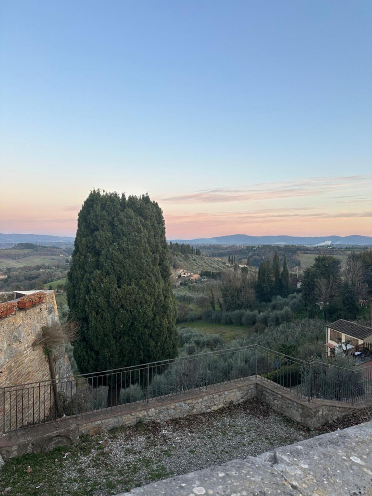 Lo Scrigno Dei Sogni Apartment San Gimignano Luaran gambar